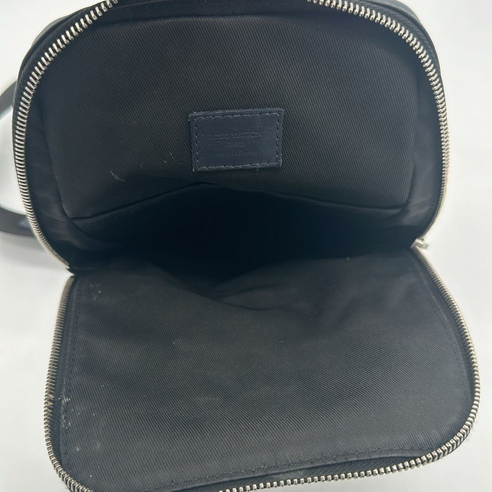 Louis Vuitton Avenue Slingbag NM - Picture 8 of 16
